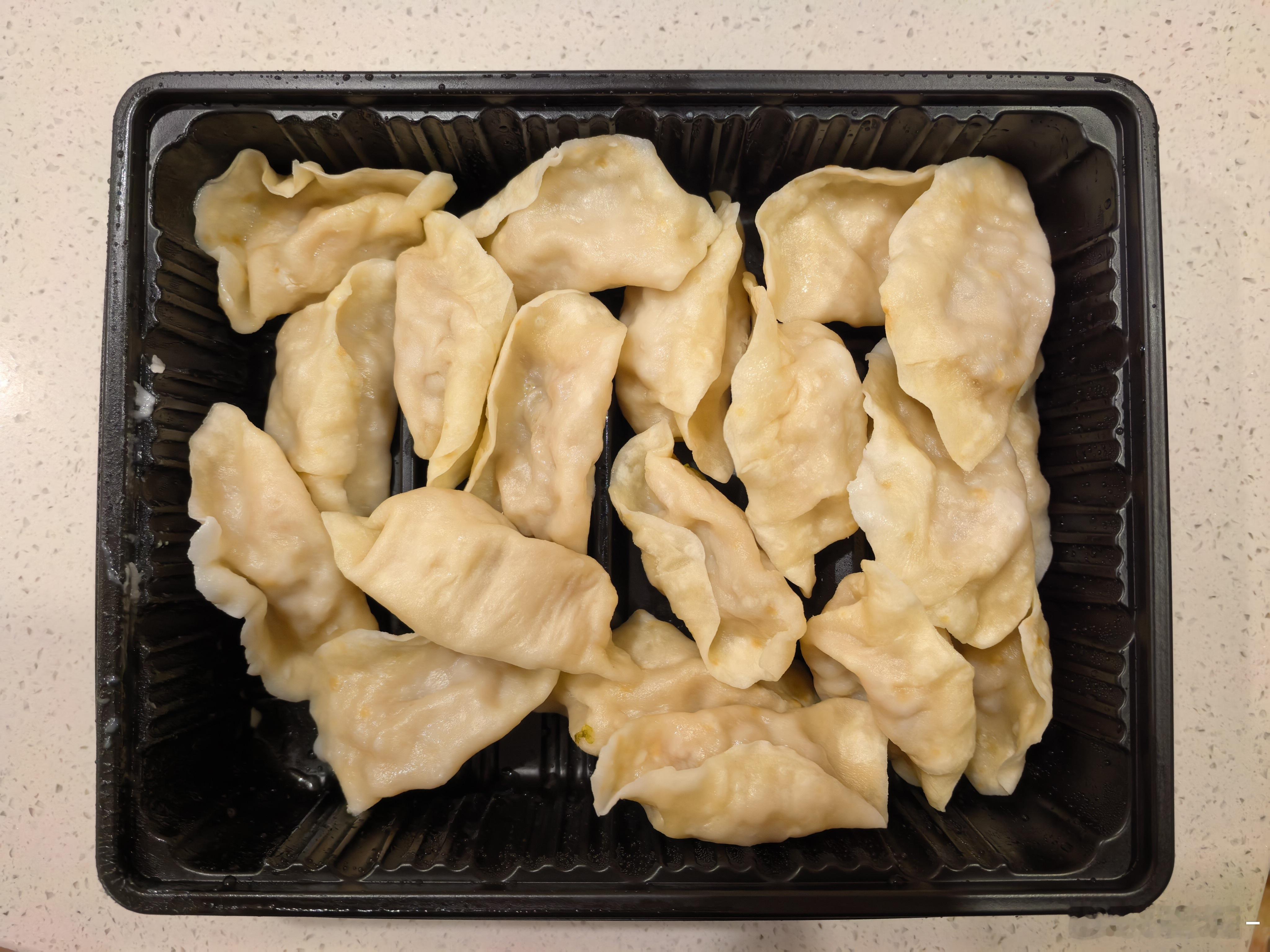 机场接直男老丈人，新疆飞武汉居然背了份儿饺子一问才知道，出门前丈母娘蒸好特意让带