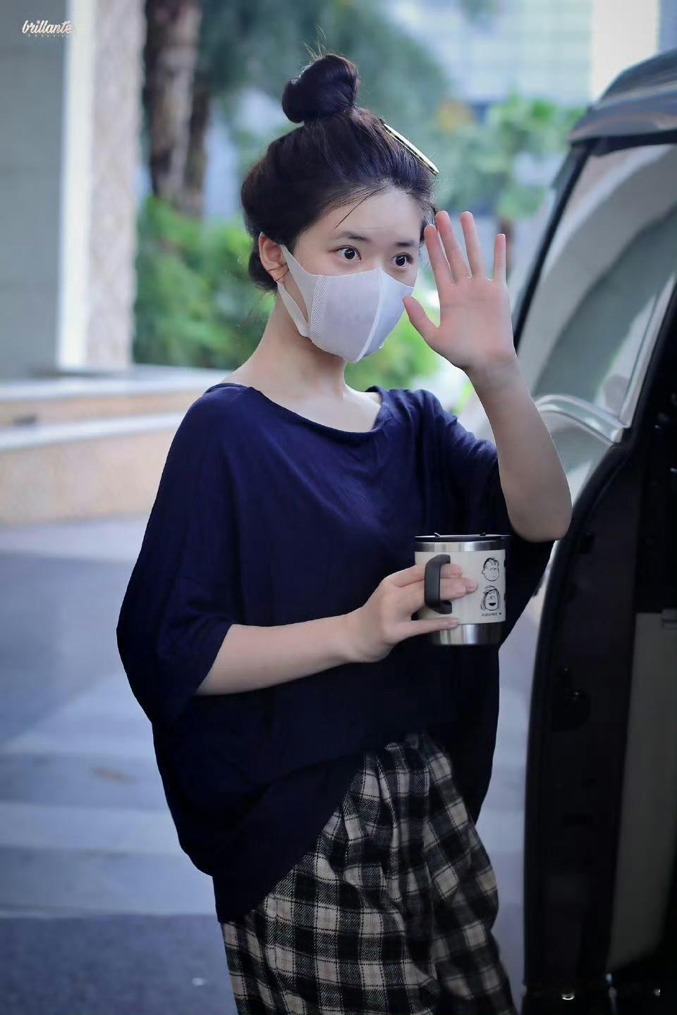 1月30日，赵露思工作室凌晨发声，称赵露思在非公开行程期间，遭遇车辆尾随！
强调