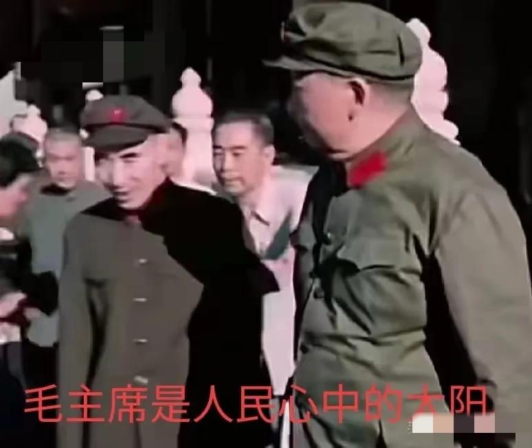 说毛主席是人民心中的太阳，这话真不是随便喊的——这太阳的光啊，从来都照在老百姓的