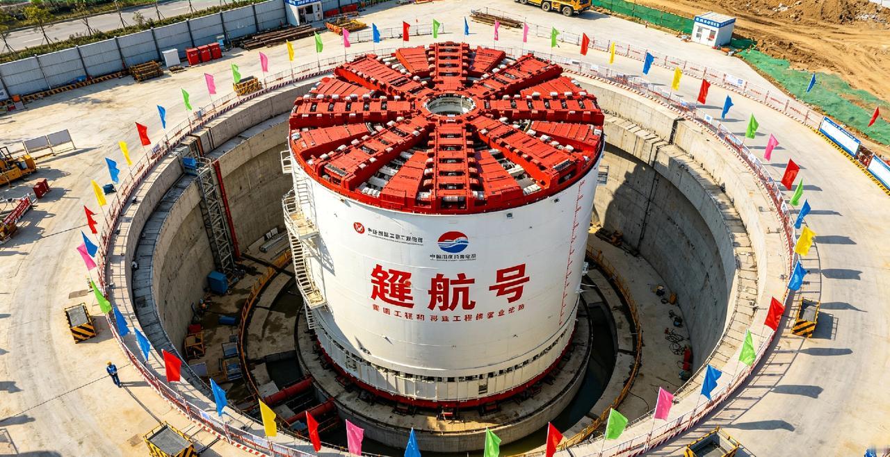 外媒纷纷感慨，中国基建从来不怕挑战，真正厉害的是能完成常人不敢想的超级工程，长江
