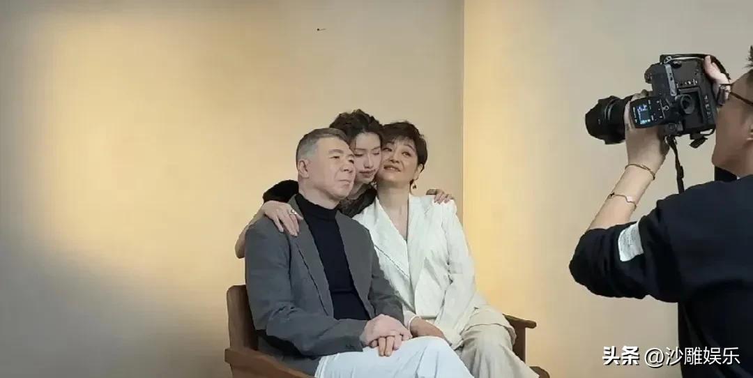 冯小刚徐帆，最新近况！

3月7日这一天，给全网娱乐头条“发糖”的居然是冯小刚和