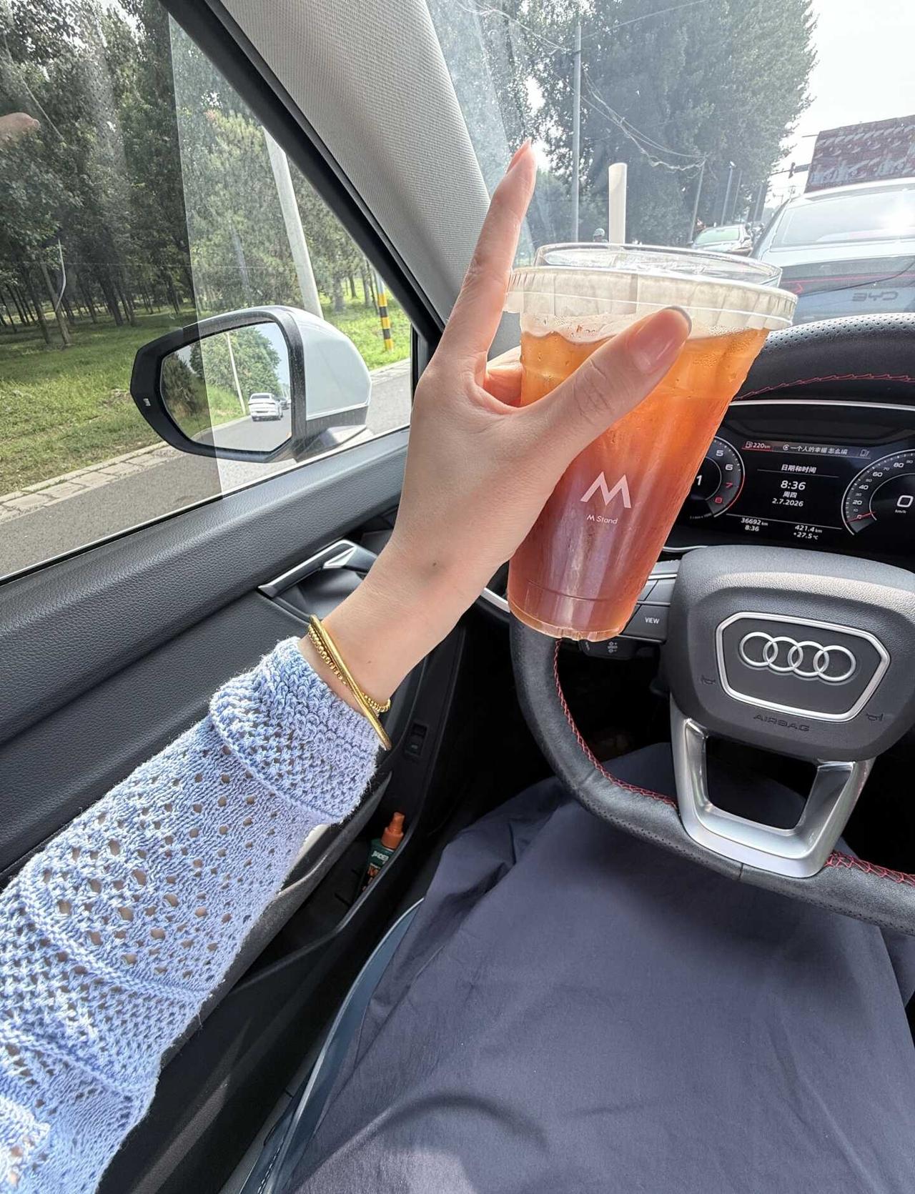 早呀 准备迎接高温
新的一天开始 闷热的天气 这个夏天除了热什么都好 周四