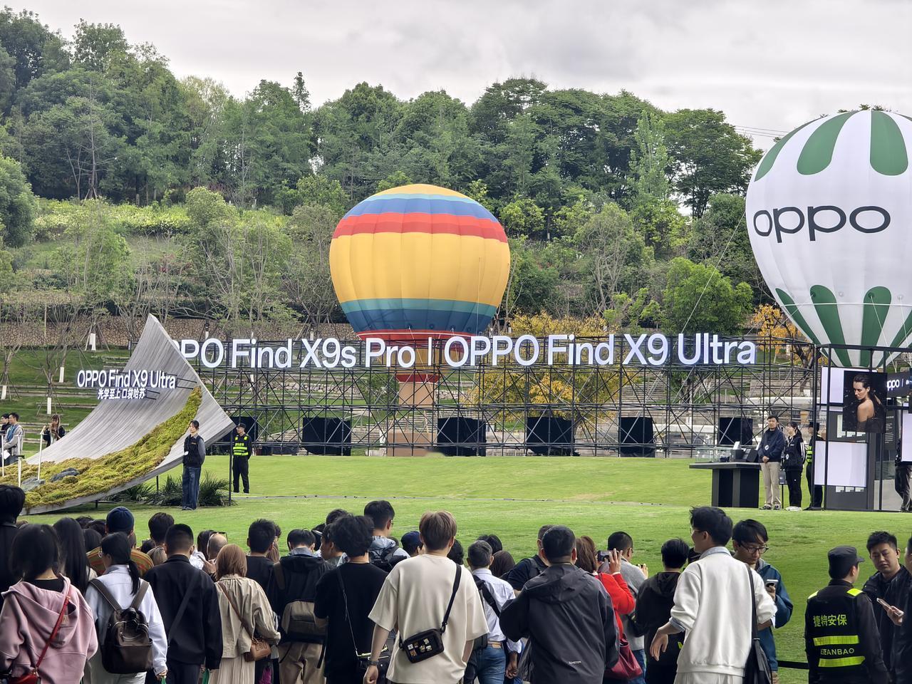 光影无界，匠心有踪。
今晚，和OPPO一起，把哈苏的传奇，装进口袋。
每一次按下