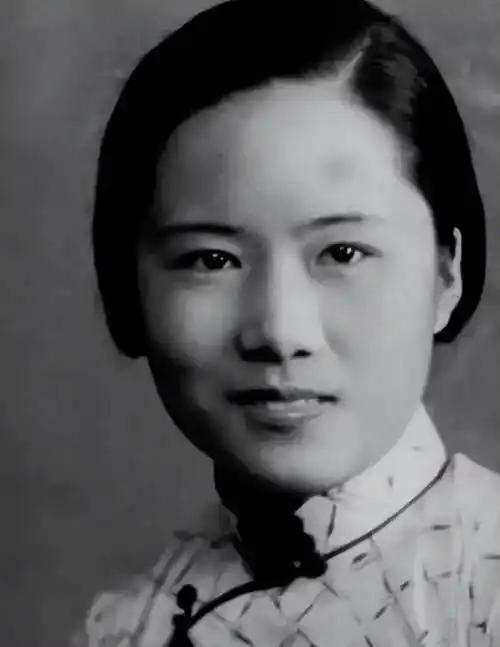 [微风]她帮美国造出原子弹，37年后回国，见到周总理第一句话是：我找不到父母的坟