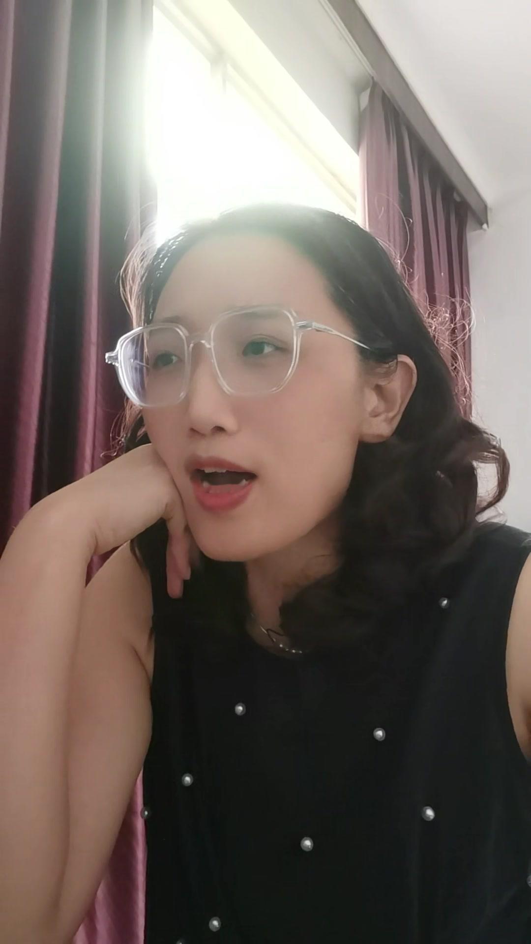 🤔你身边有总爱跟人比较的人吗？他们总觉得自己高人一等，处处想压你一头。这类人会