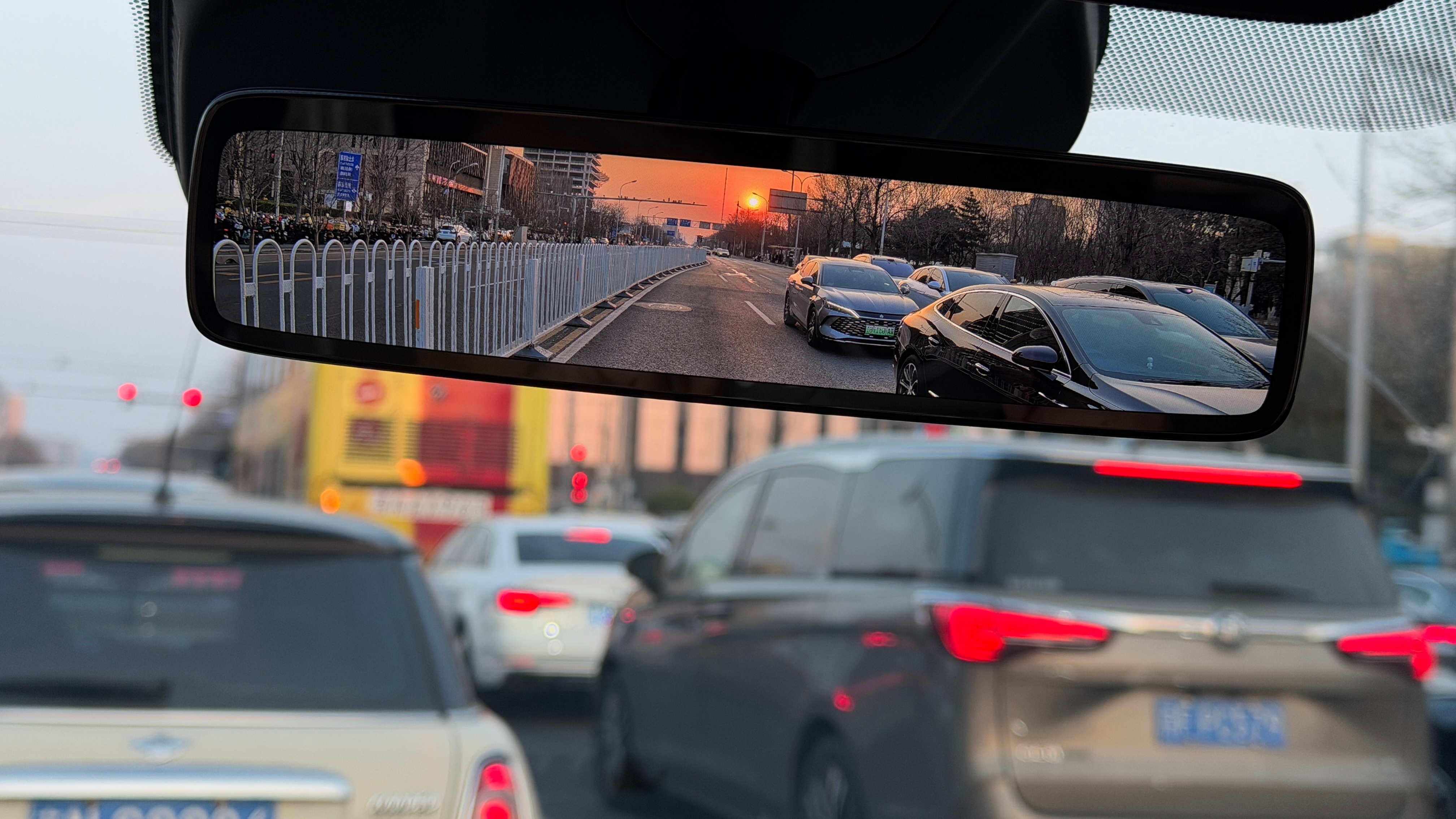 有流媒体后视镜真好孟大大的i6