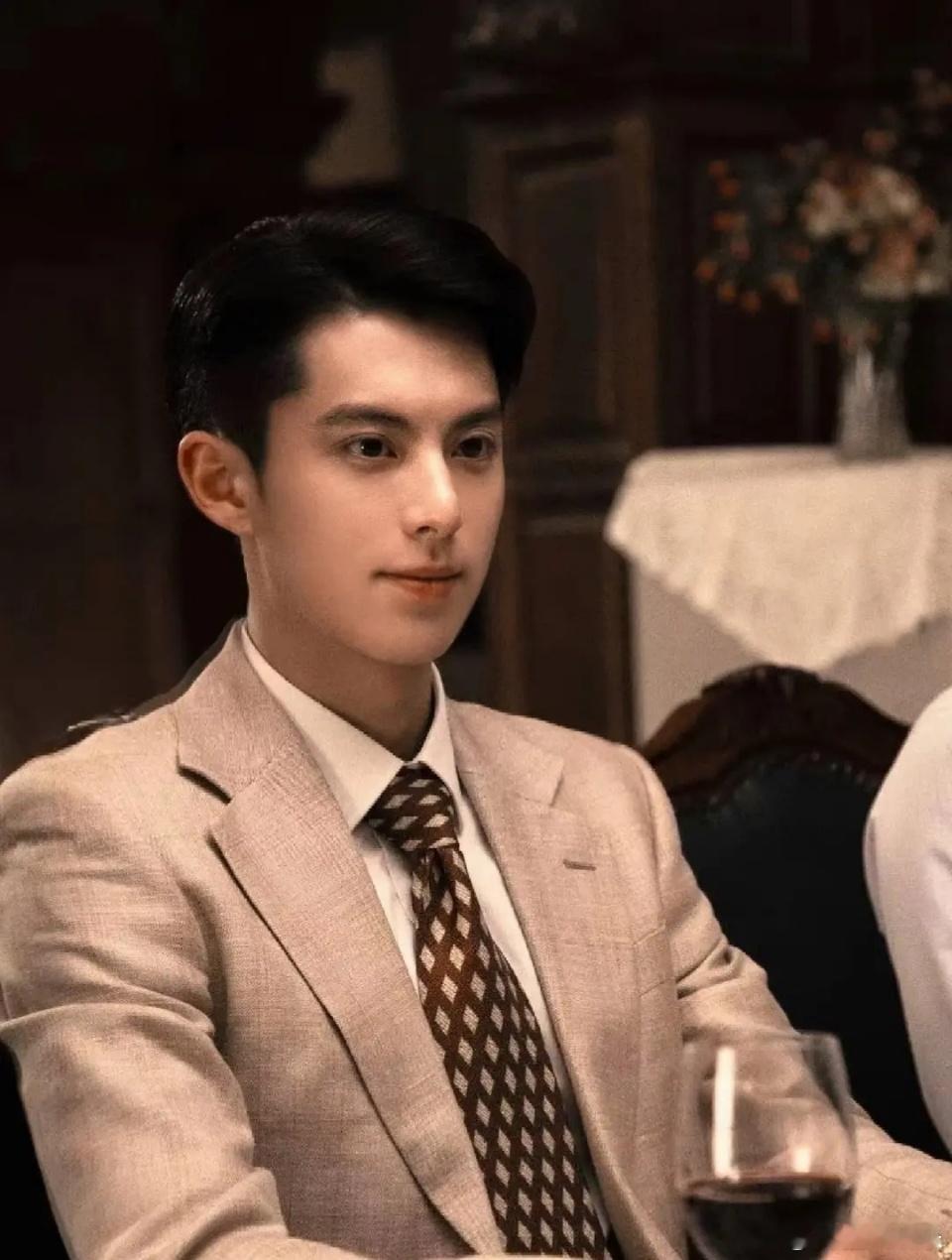 王鹤棣这种妆造才是民国时期的吧，这一秒过火让王鹤棣来演会好一点吗 
