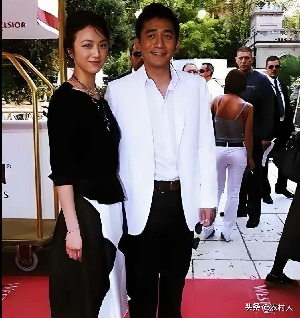 万万没想到，两位知根知底的老朋友又相遇了。梁朝伟非常开心，有网友调侃说，当初两个