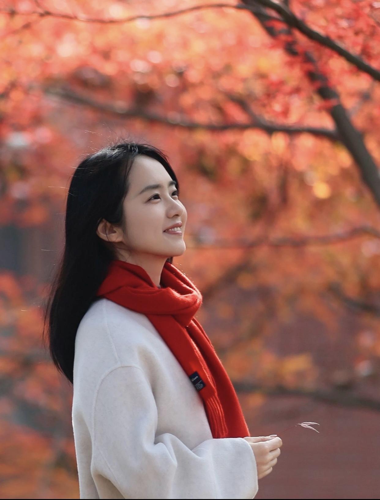 有气质的女人给人什么感觉让人觉得她们很有品味，不管穿衣打扮还是兴趣爱好都很有格调