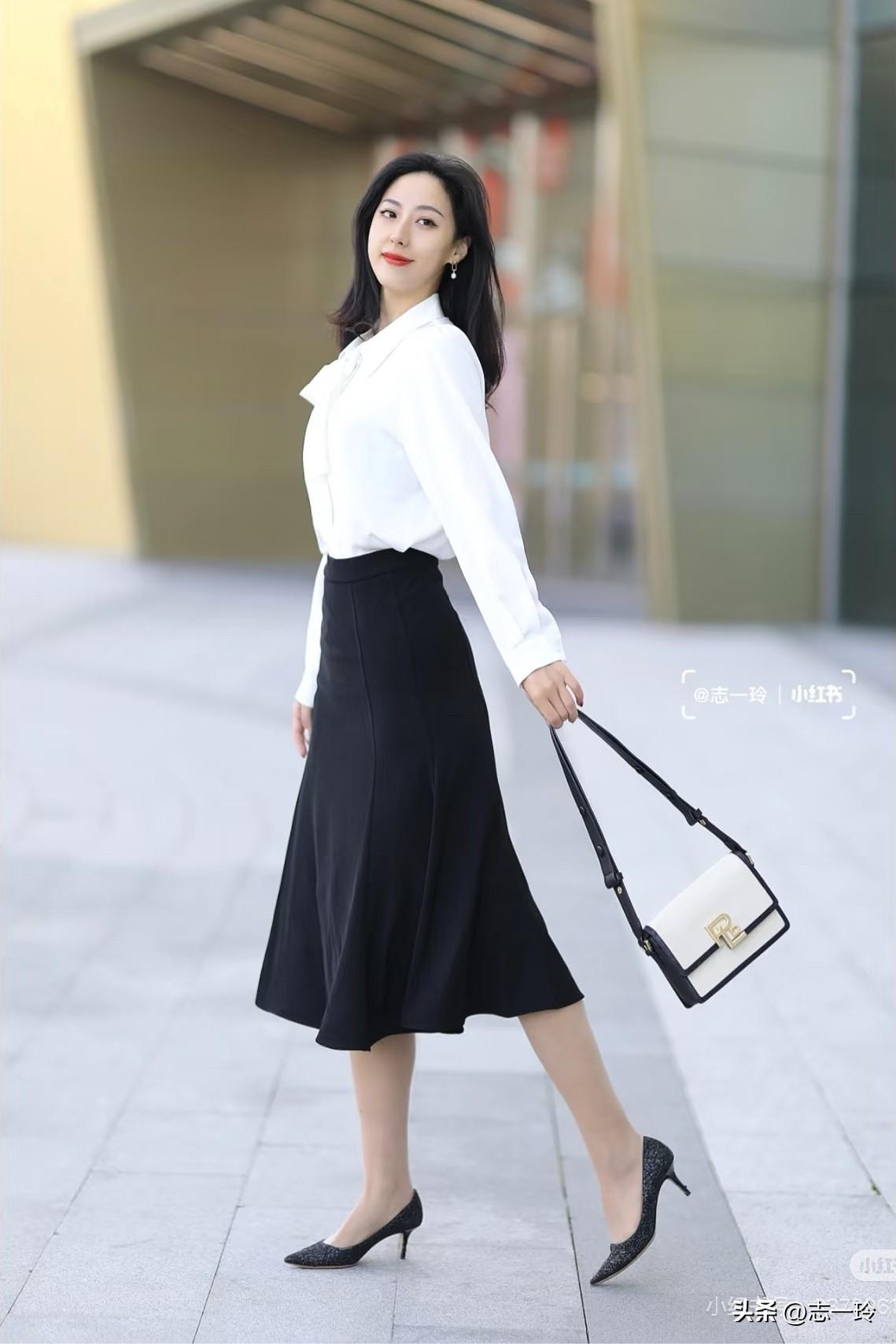 办公室方寸之间
轻职场风格的穿搭
能够摆脱传统职业装的拘束
上班也能轻松有型