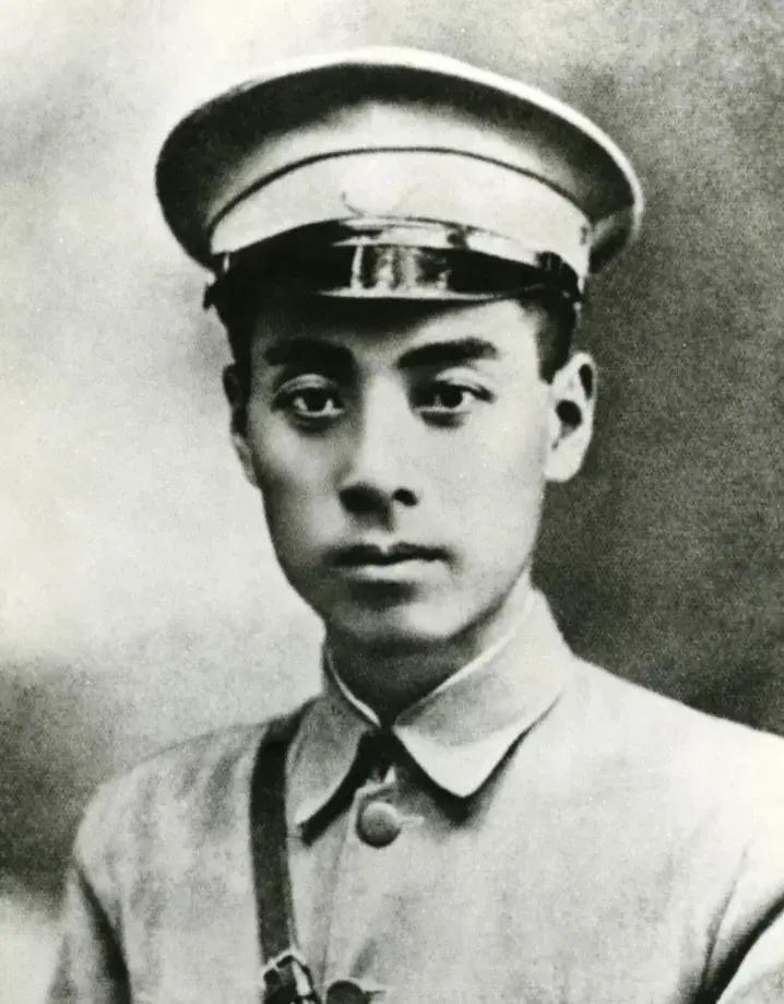 黄埔军校的军官生回忆周总理，有三句话非常黄埔学生为何一直称周恩来为老师。

历史