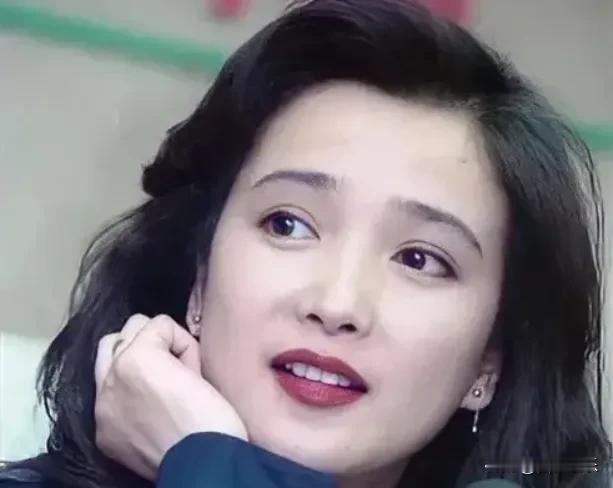 四和娱乐:关注
谁比她更美？竟超越经典美人朱琳！

在当今这个美女如云的时代，我