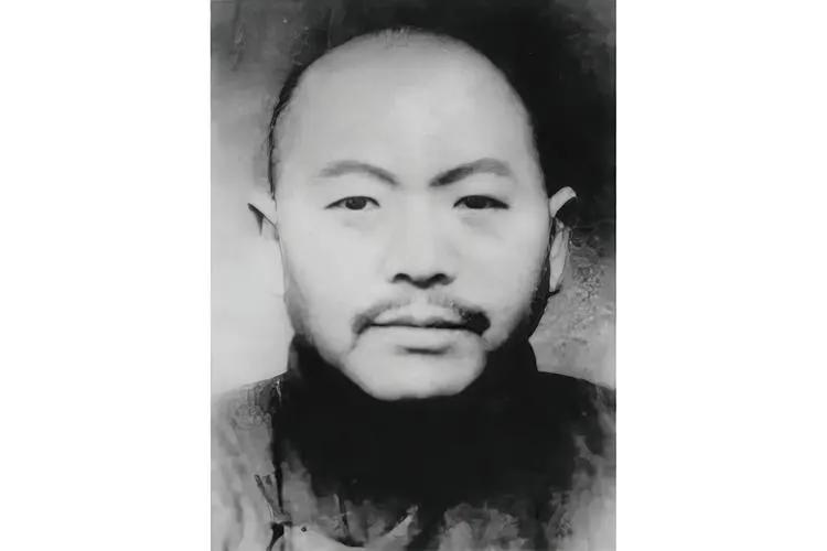 [微风]1951年，大汉奸黄标被判死刑，到了刑场，黄标却很不甘心：“我每个月给新