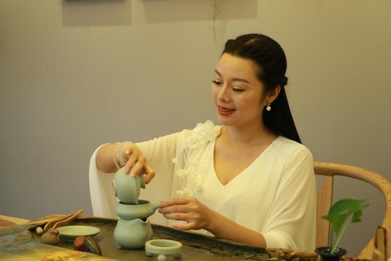 爆款情感文章。“越是好女人家里家外收拾得干净，老公越是坏到极点”，这说法简直像坐