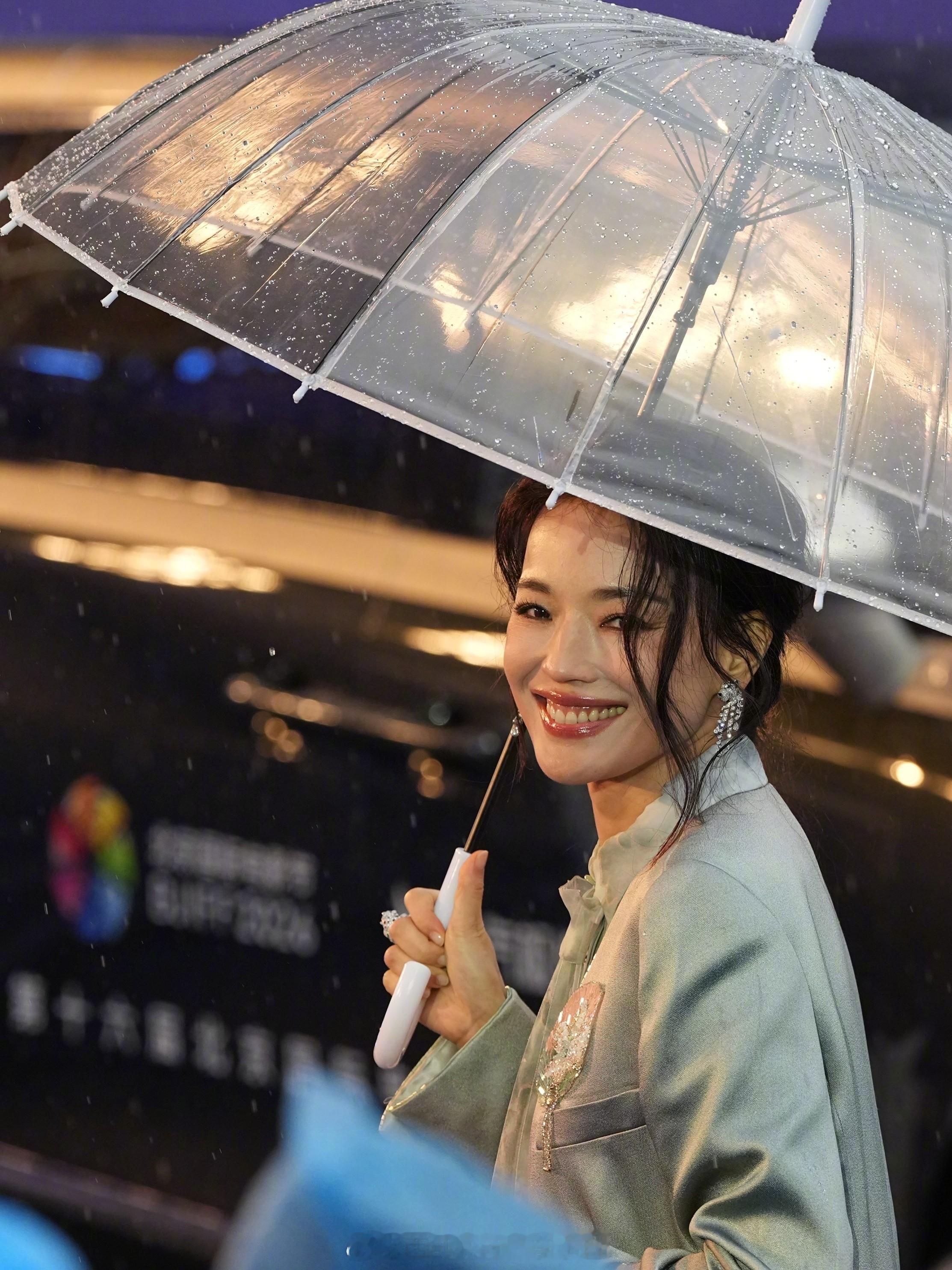 没有什么比首次执导电影便获得金像奖三提名更值得庆祝的了，最佳导演、最佳编剧、最佳