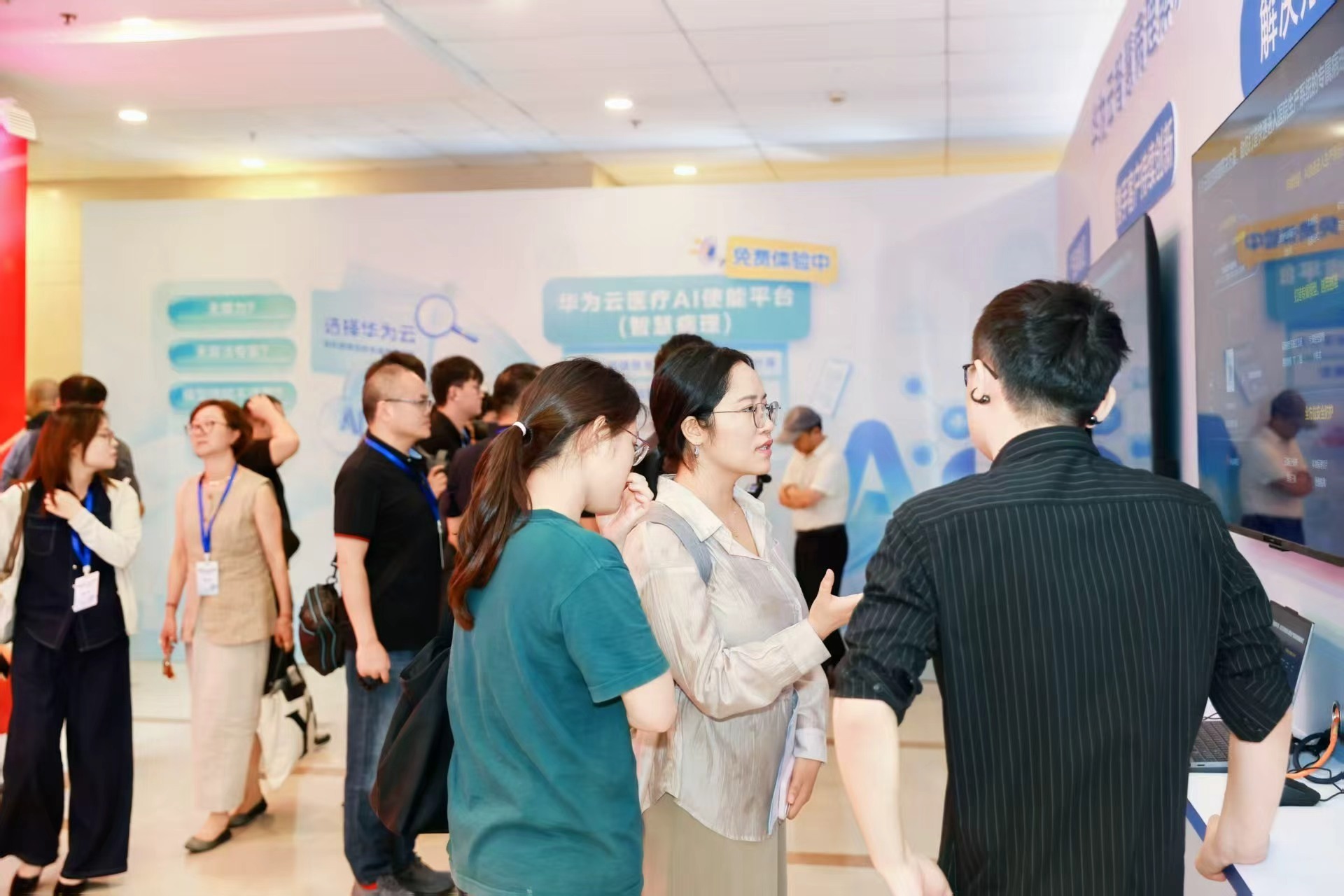 华为云助推医疗AI规模化应用 我奶老家县城去年查出来疑似肿瘤，为了个病理确诊跑了