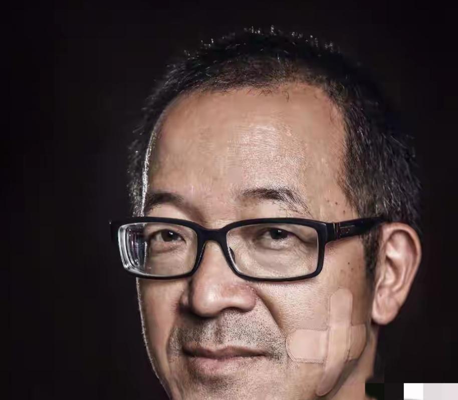 当代最极致的讽刺莫过于此——
老板正在南极游玩，在冰天雪地间抽空写了一篇感慨公司