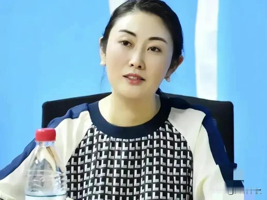 长沙雨花区商务局前局长李某萍的不当聊天事件在网络上引发了广泛关注。这些令人震惊的