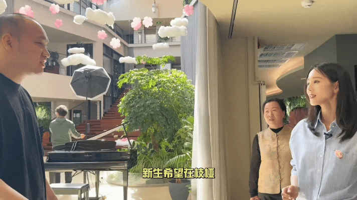 张钧甯春晚后首唱立春张钧甯立春舞台DNA动了立春舞台返场太惊喜！张钧甯歌声清澈动