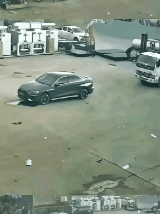 也不知道这一卷什么东西，向这台车辆滚来，通过画面能够看得出来，这个车主是个爱车之