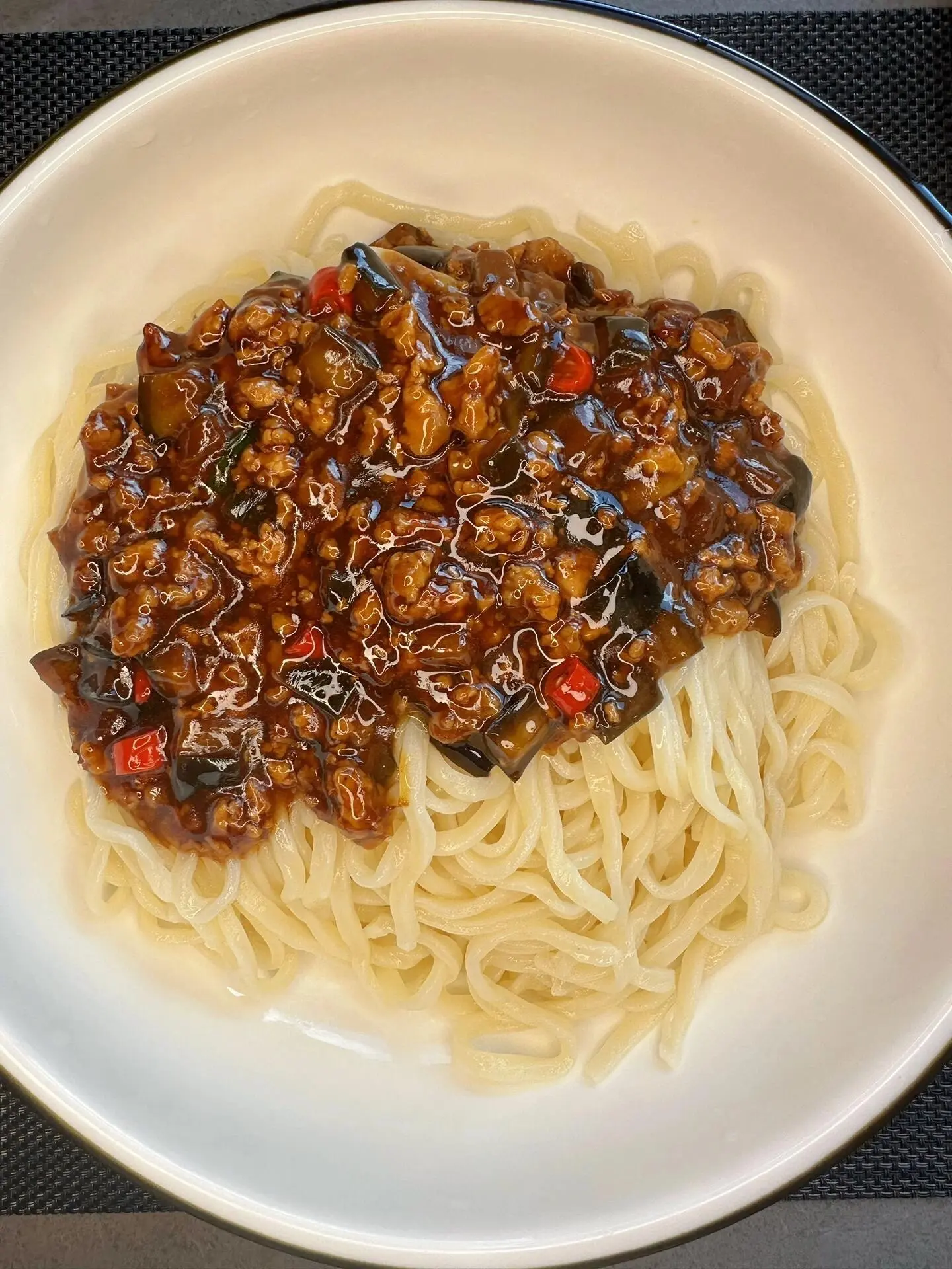 夏日这一碗茄子肉沫打卤面真给我香迷糊了！巨巨巨好吃…朋友奶奶做了十几年...