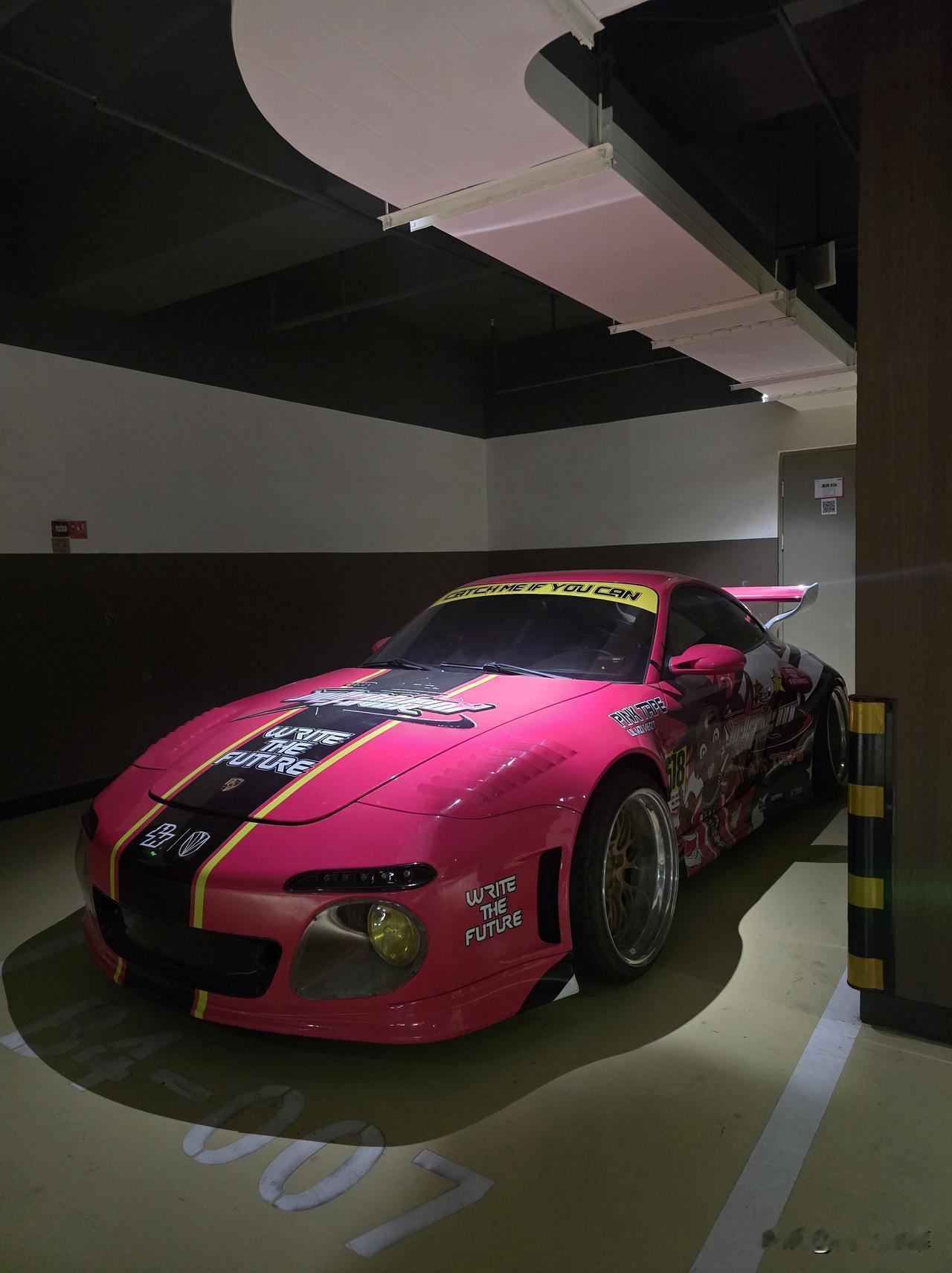 车主换小米su7了
老旧保时捷718 就这么积灰了