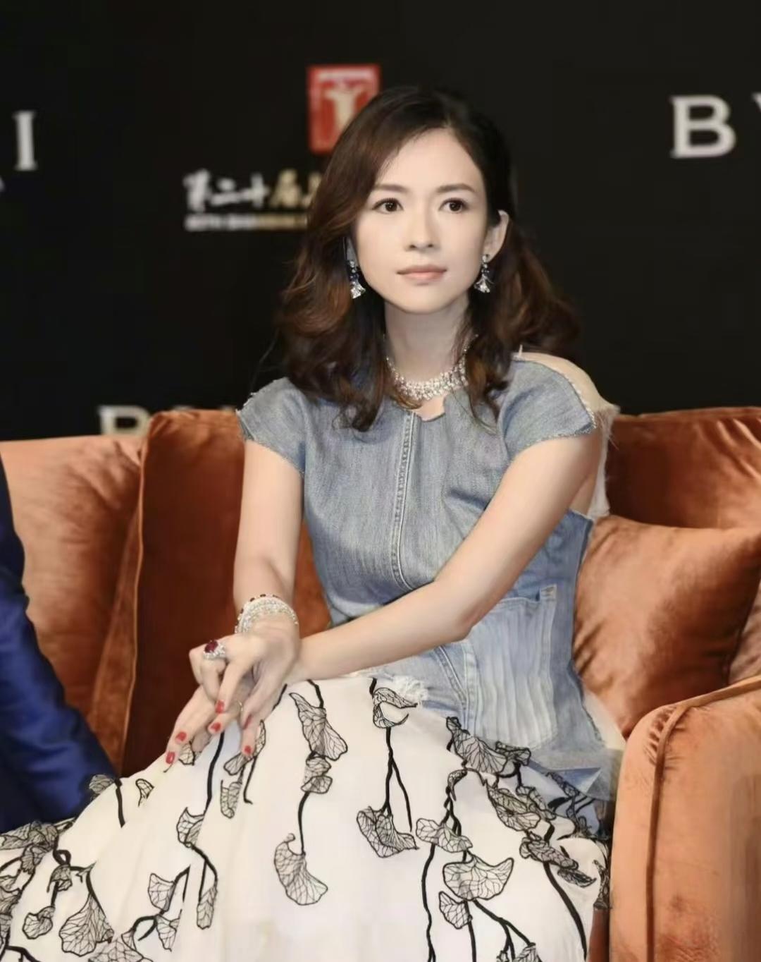 章子怡说，
我压根不缺男人，不会想着依附男人过日子，更不会为了贪图安逸富足的生活
