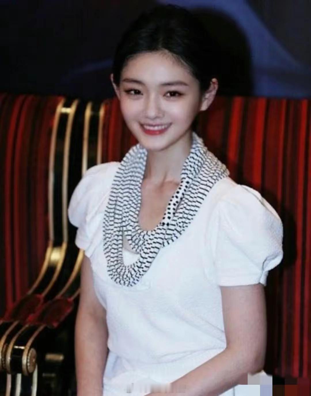 被大S的这两张照片真的很惊艳，真的好漂亮，好仙，颜值超高！ ​​​