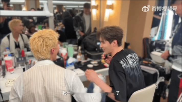 阿云嘎说米卡不是一般厉害米卡被阿云嘎夸脸红了谁懂这段双向欣赏的互动，阿云嘎认真肯