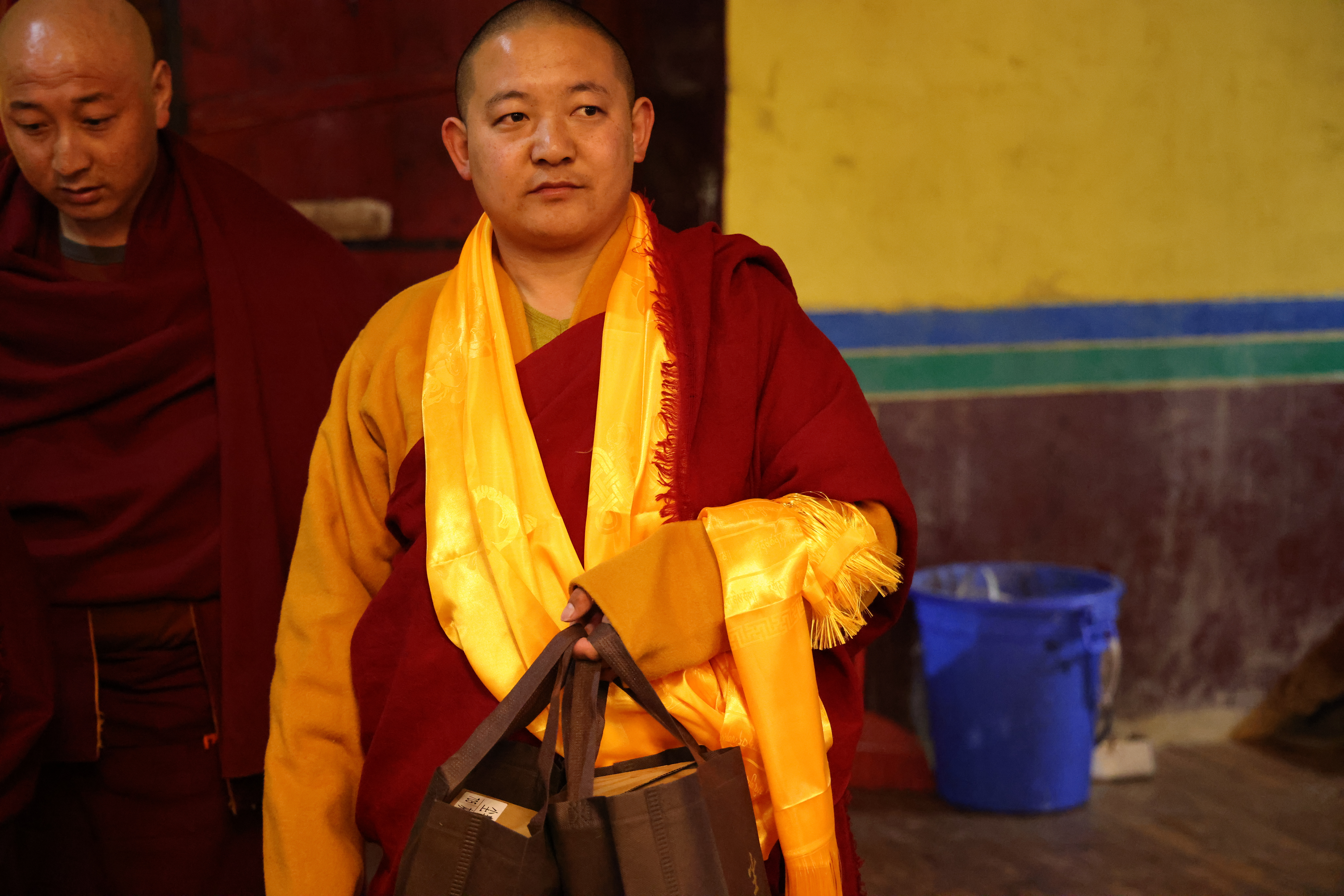 痛苦不是来伤害你的，它是来提醒你：你执着得太深了。 