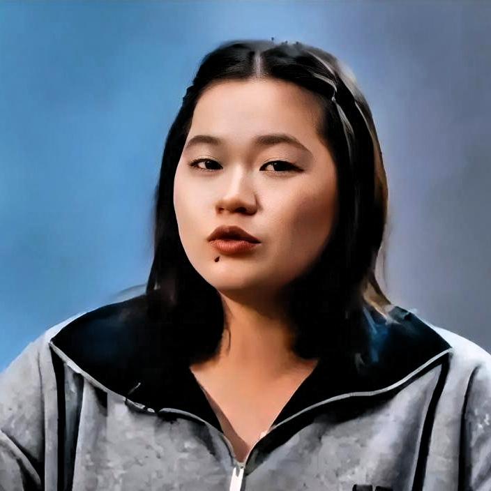 一、她的“胖”，根本不是不自律
 
- 青春期发育（主因）
巴黎奥运后（17岁左