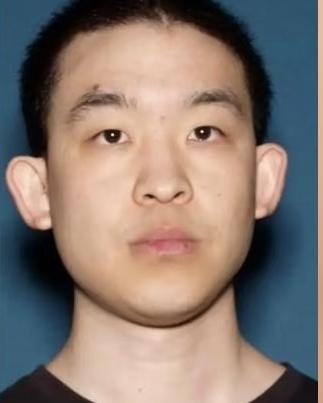 此男子就是涉嫌用棒子在家中敲毙爹妈的新泽西州华裔派翠克·林，他父亲林德伟是当地比