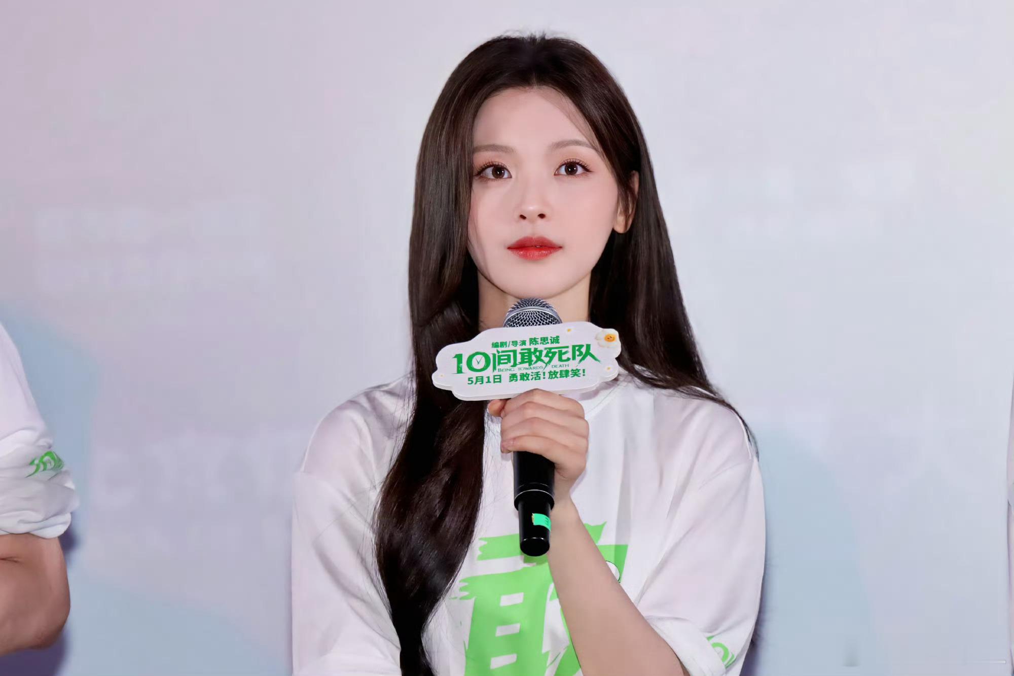 杨超越演我本来上班就烦杨超越演的护士谢谢，就是你我在会议室、在工位、在医院走廊里