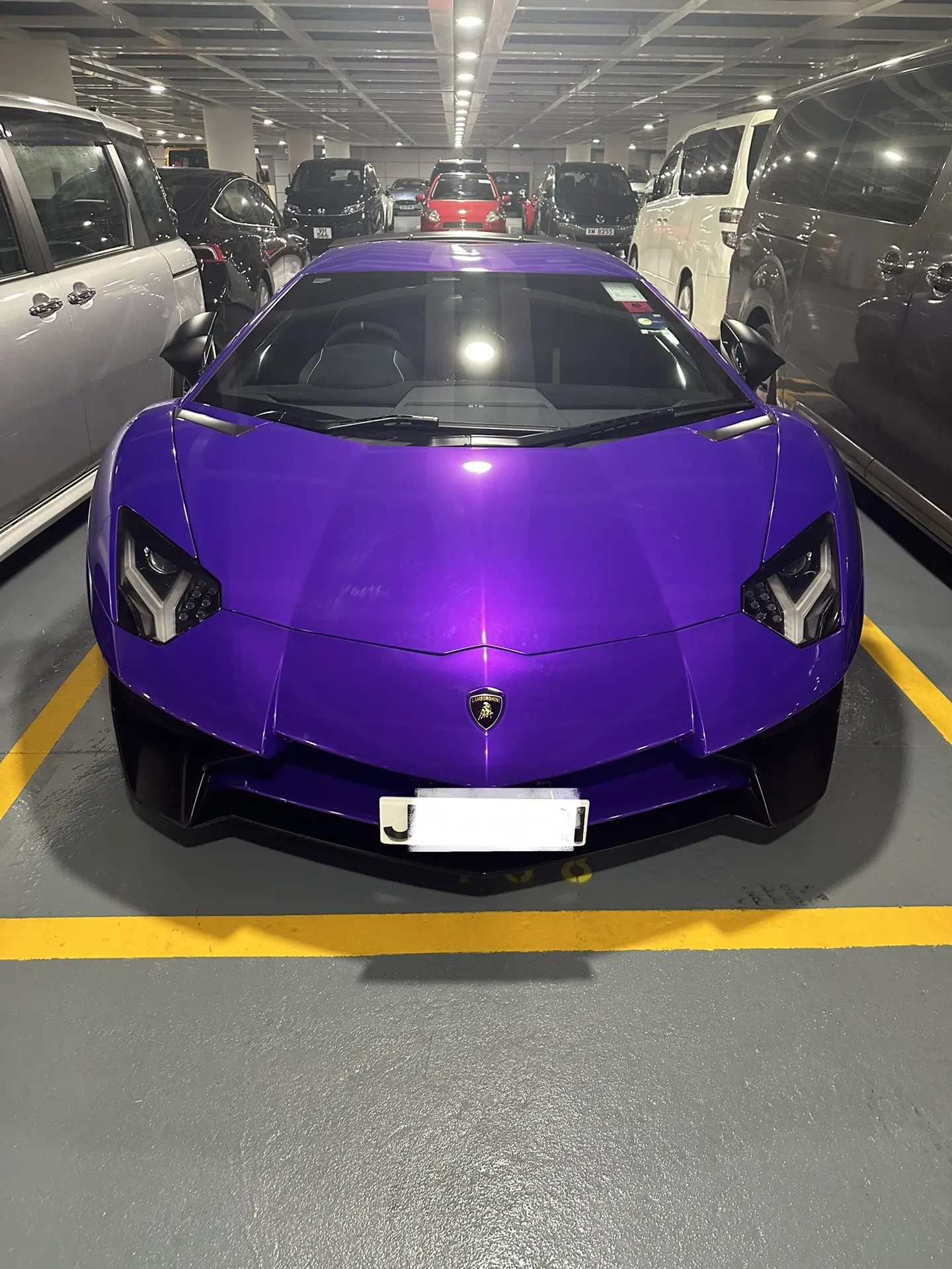地库偶遇紫色兰博基尼750SV帅气的大尾翼🇭🇰❤️