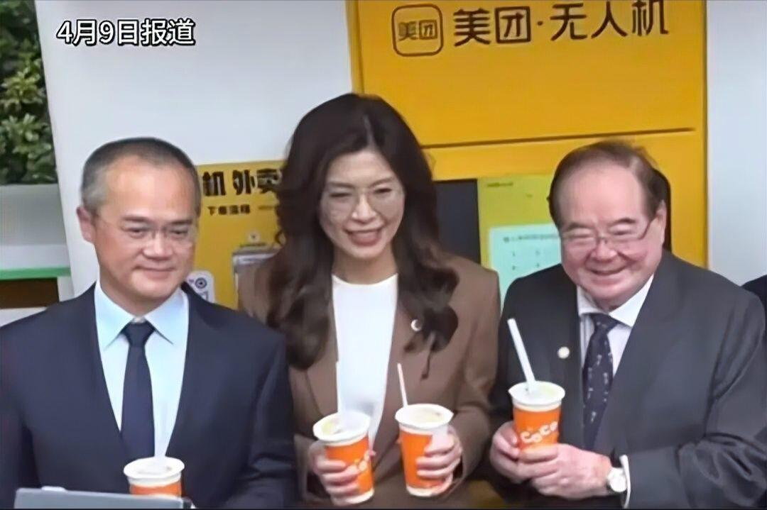 近日，北京八达岭长城开通无人机外卖服务，最快5分钟就能将山下商品送达，这一新奇体