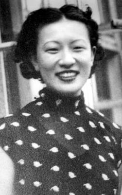 2014年5月26号，北京一家医院里，95岁的金默玉走了，她原名叫爱新觉罗·显琦