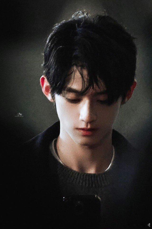 赖伟明为庄序唱了首歌赖伟明一开嗓，那叫一个绝。为庄序唱《如果那天》，声音里全是故