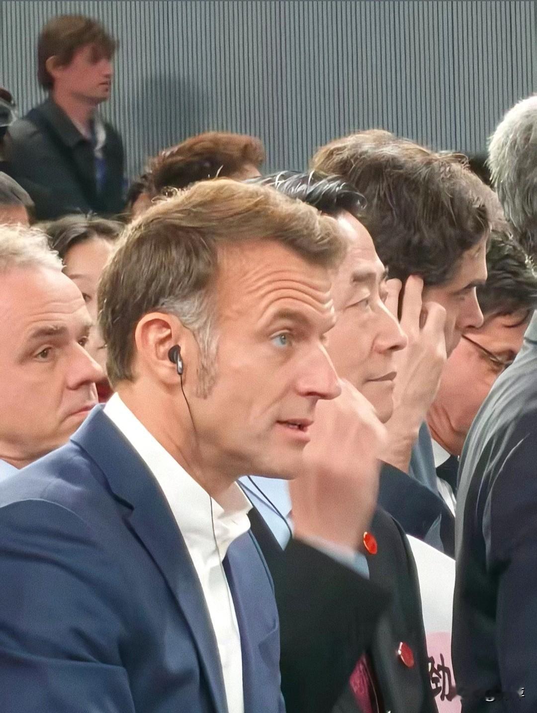 马克龙的鼻子好高啊！