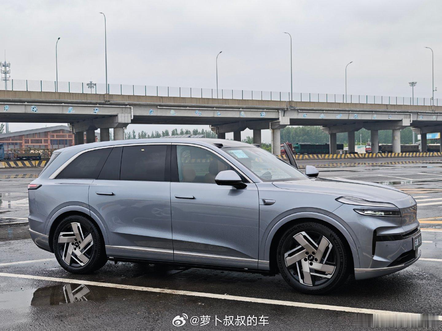 乐道L90这个轮毂是认真的吗，为什么要放几把菜刀在轮胎上？  ​​​