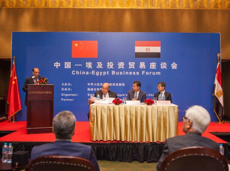 在伊朗扶不起来的时候，中国选择了埃及作为突破口，相比伊朗，埃及有何优势？
 
先