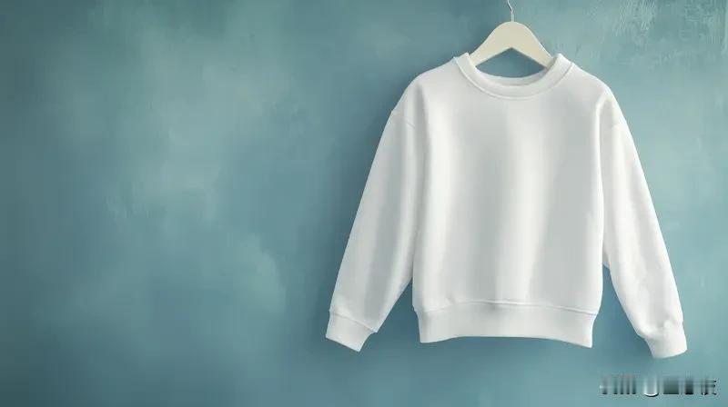 夏天的白衣服发黄怎么办？衣服放入盆中，加入五厘米牙膏，一点点食盐，适量洗衣液，加