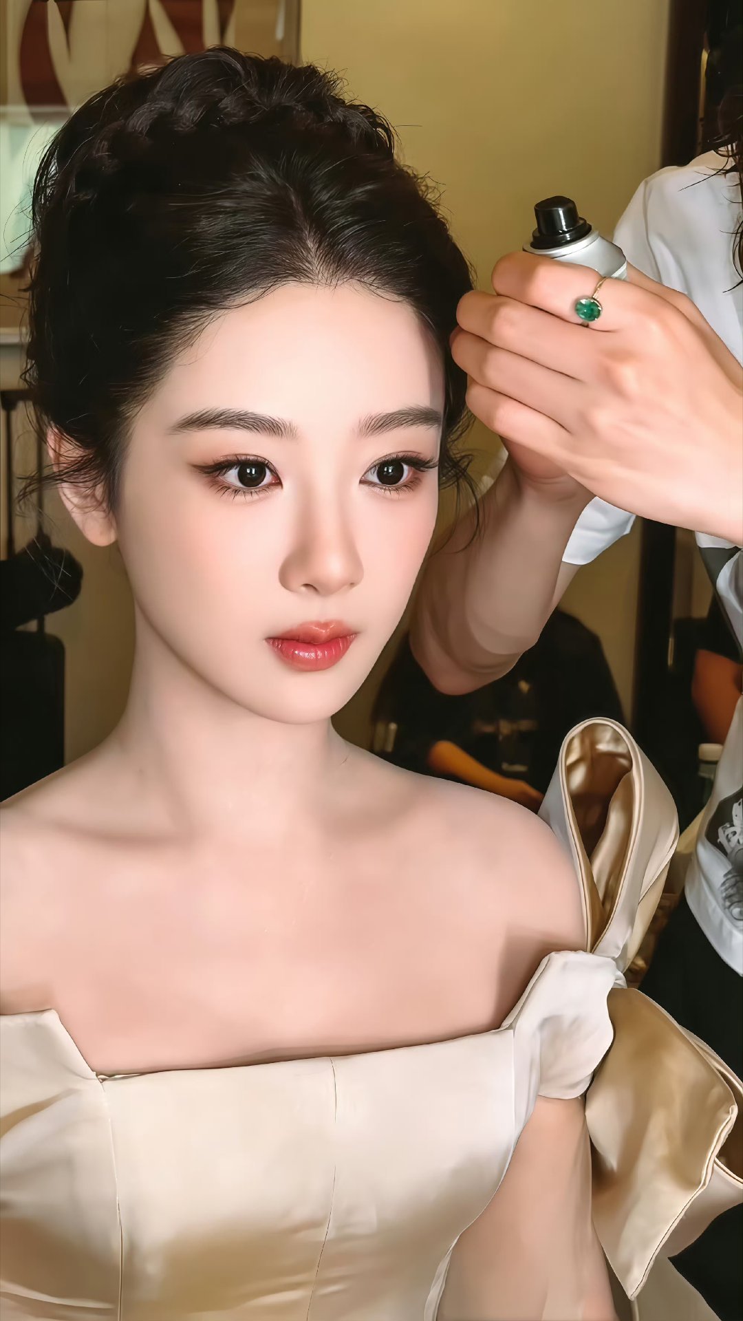杨紫一朵绽放的玉兰花杨紫只是年龄还不大但是气质完全就是大花气质我的紫长大了杨紫生