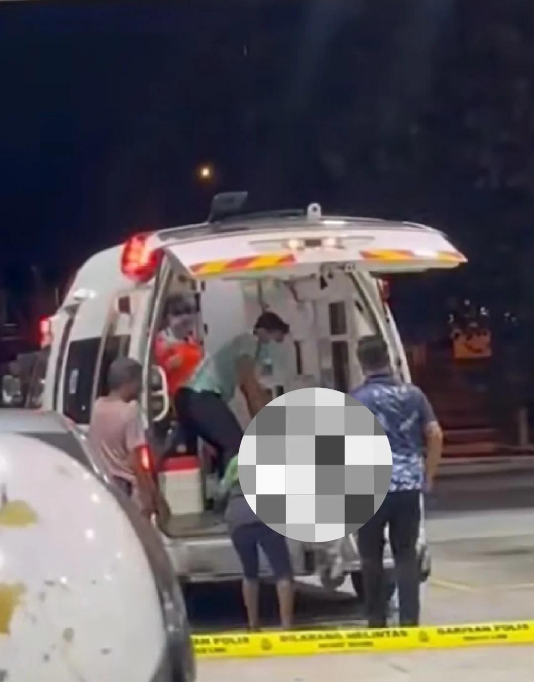 😱一男子中🔫身亡！
😱🔫手油站众目睽睽下开枪，一男子中🔫身亡！
一名3