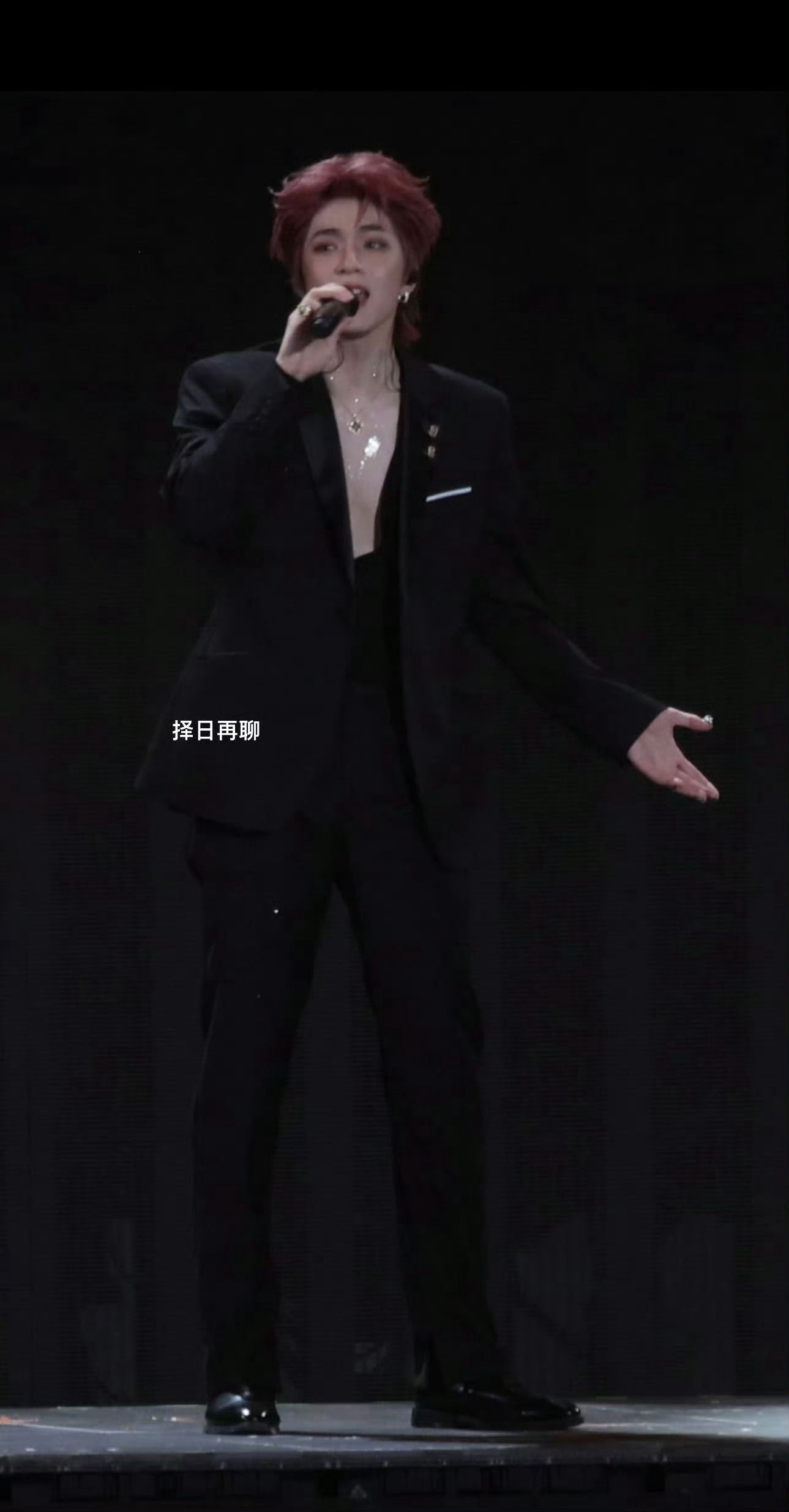 刘耀文好深的V刘耀文深V开到肚脐刘耀文今晚真不拿我们当外人啊 
