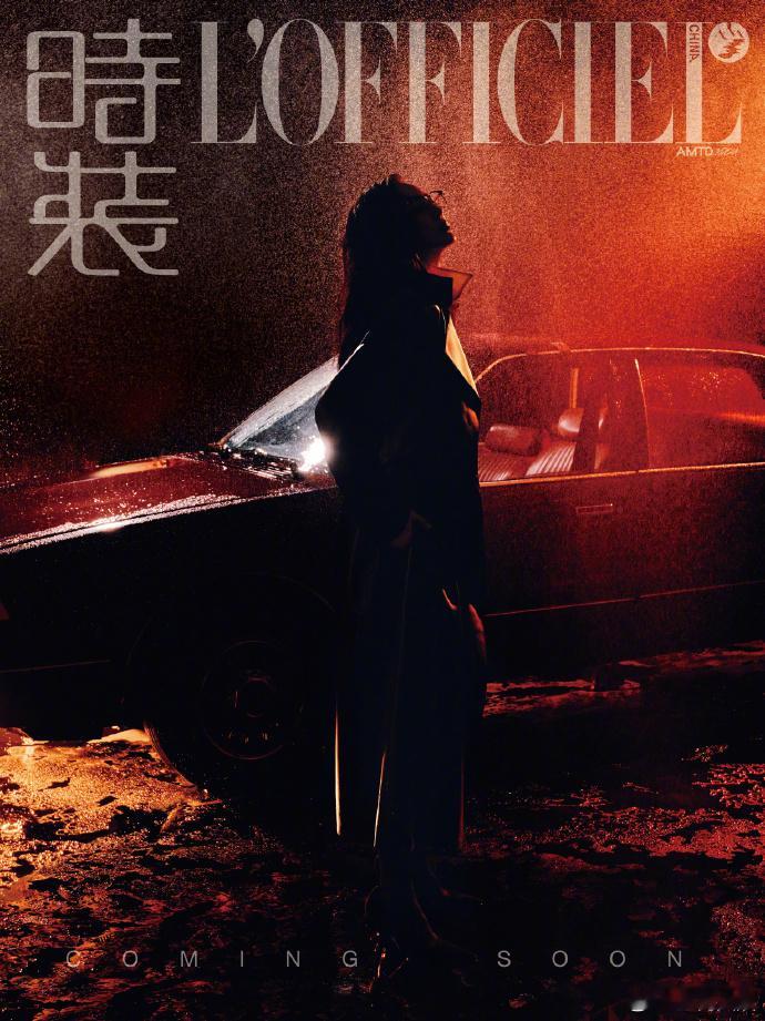 张钧甯雨夜封面氛围感绝了  张钧甯第五本主流女刊  张钧甯斩获第五本主流女刊，雨