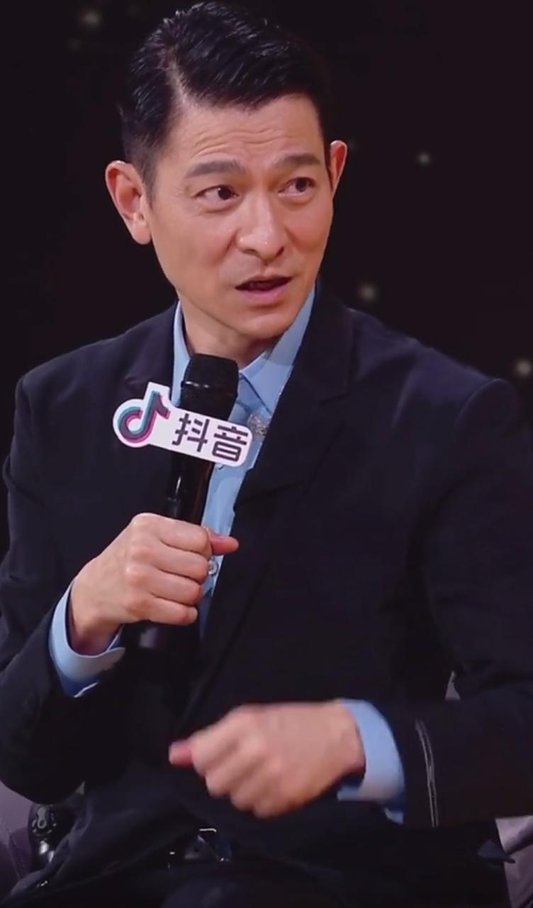 ，对待什么工作都是认认真真，这么好的人，还有人喷他是半桶水，你知不知道老刘的粉丝