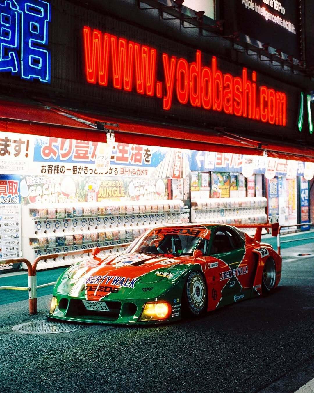 LWBK RX7 in shinjuku🏁转子声浪的魅力加上经典的流线型设计，