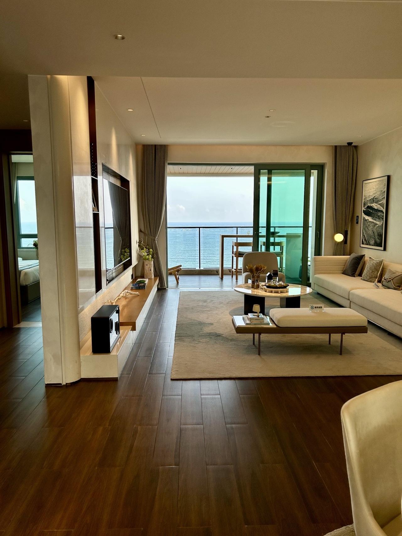 因为工作不在海南，经常往返太麻烦，家属不想再折腾，只能忍痛转手了。在陵水121平