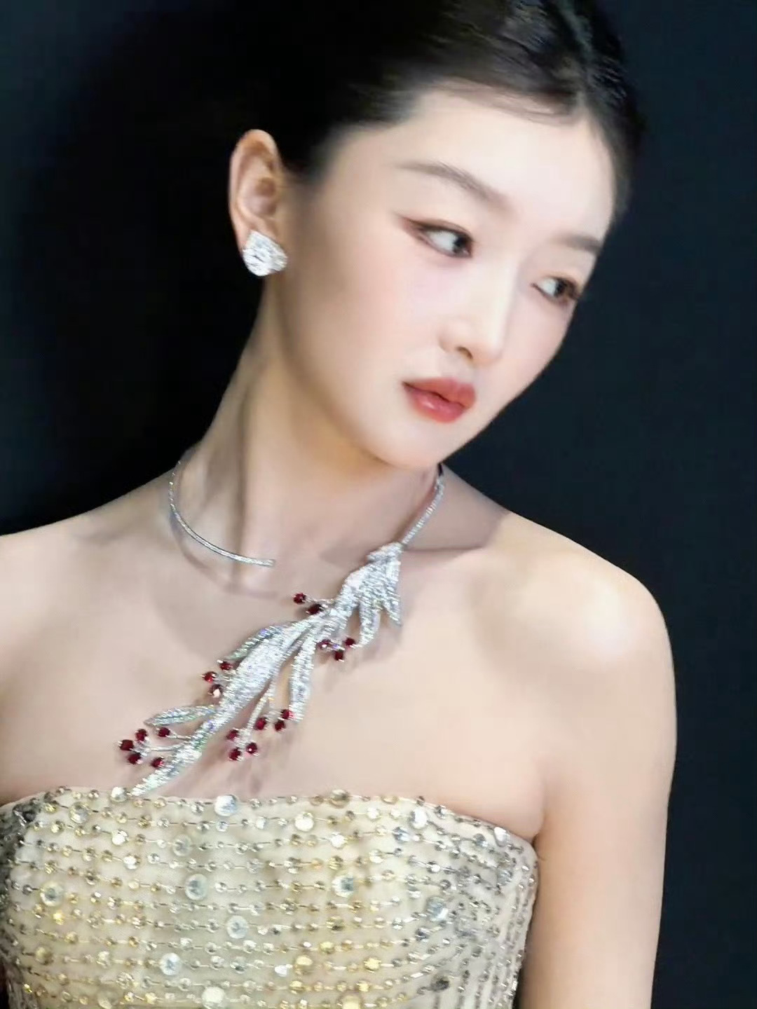 周冬雨 × BOUCHERON 宝诗龙活动造型大片 💎宝诗龙上海全明星阵容