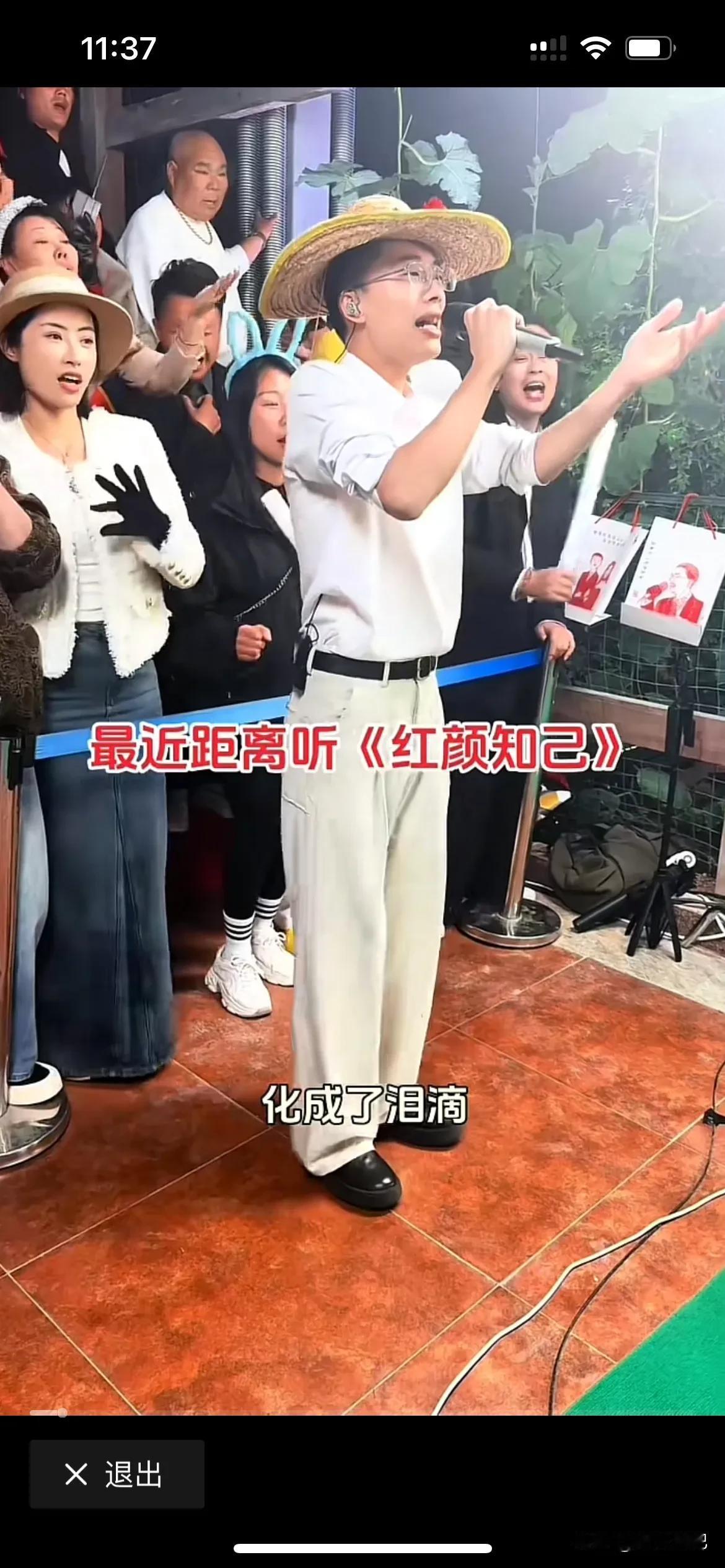 郭有才老师化身一位草帽哥，带来一首好听的歌曲献给大家，就这样的打扮朴素、善良、可